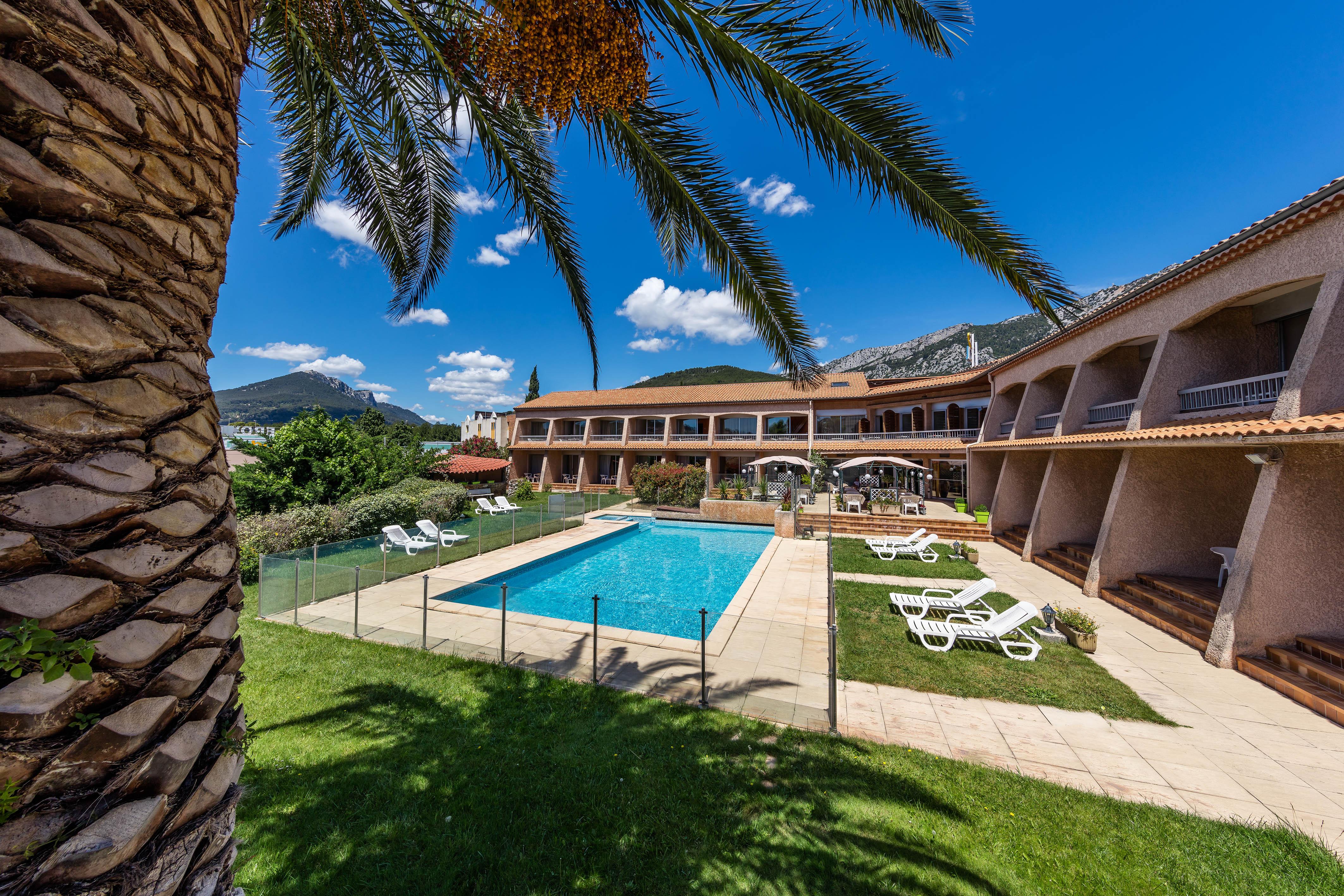 Noemys Toulon La Valette - Hotel Restaurant Avec Piscine エクステリア 写真