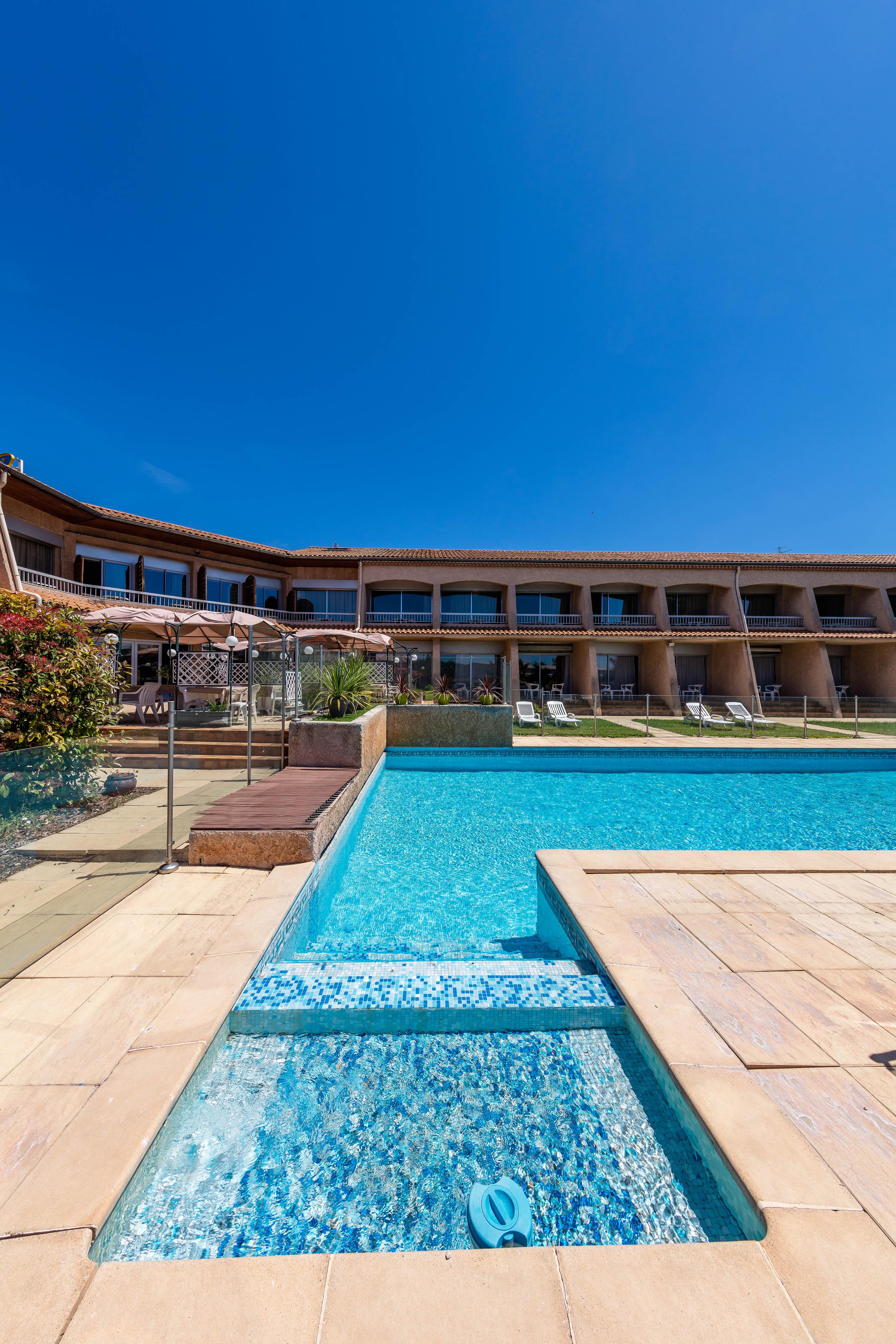 Noemys Toulon La Valette - Hotel Restaurant Avec Piscine エクステリア 写真