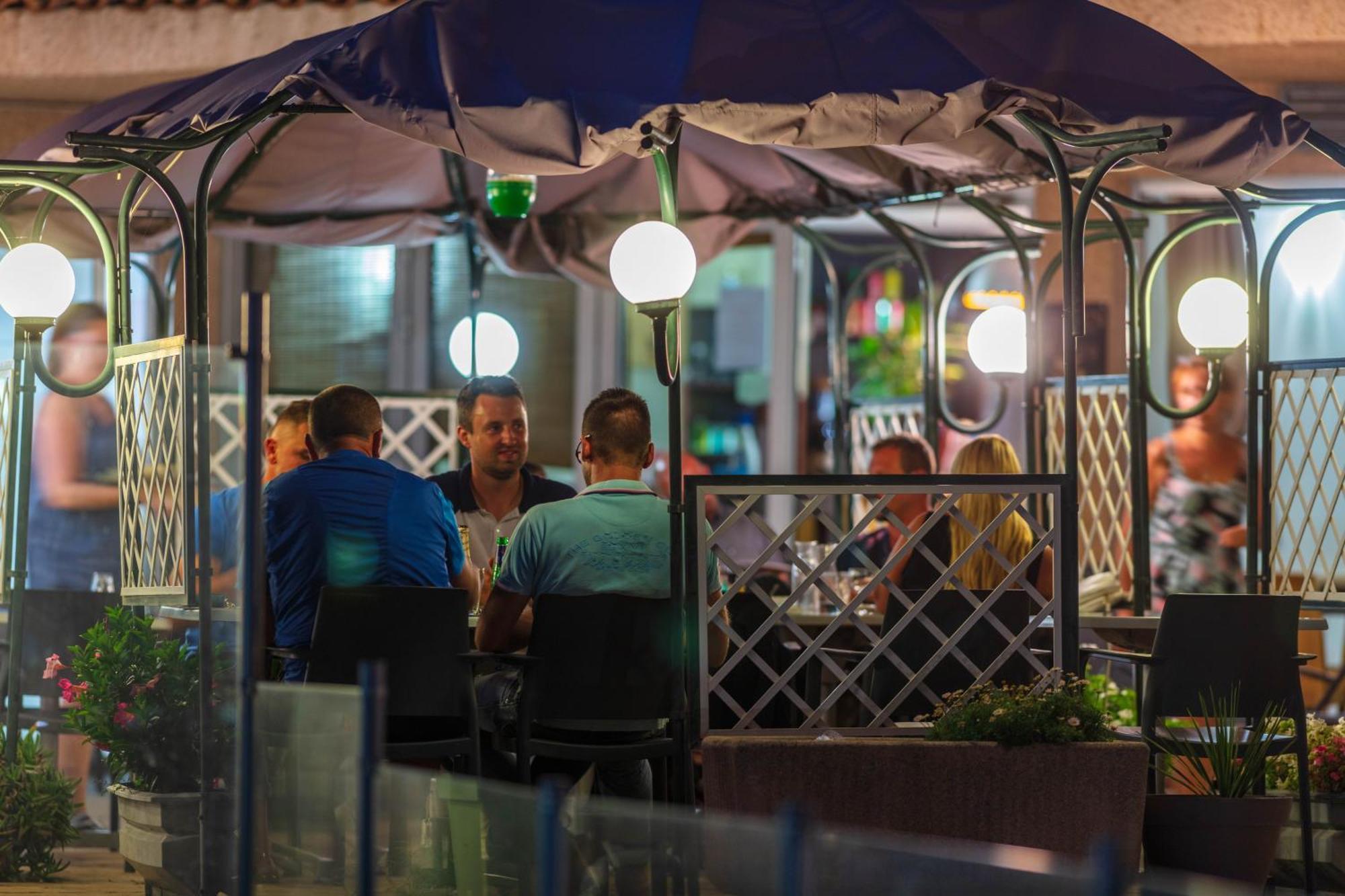 Noemys Toulon La Valette - Hotel Restaurant Avec Piscine エクステリア 写真